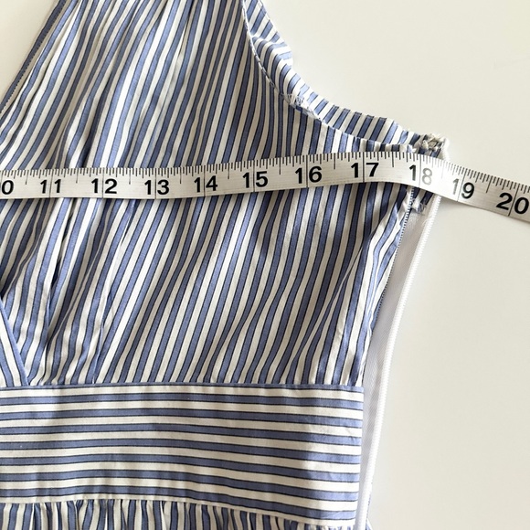 Banana Republic Navy and White Striped Sleeveless Top - Picture 5 of 8
